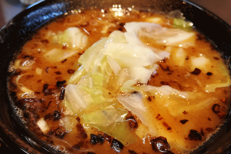 豚骨魚介系のつけ麺ではありませんが、鶏白湯の濃厚な味わいとコクがある素晴らしいスープです